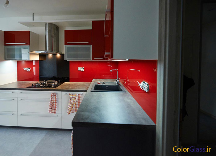 شیشه رنگی،شیشه رنگی مشکی