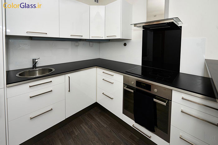 شیشه رنگی،شیشه رنگی مشکی