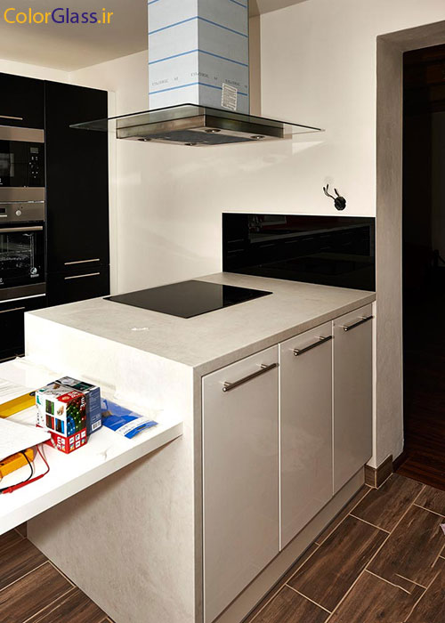 شیشه رنگی،شیشه رنگی مشکی