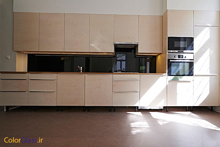 شیشه رنگی،شیشه رنگی مشکی