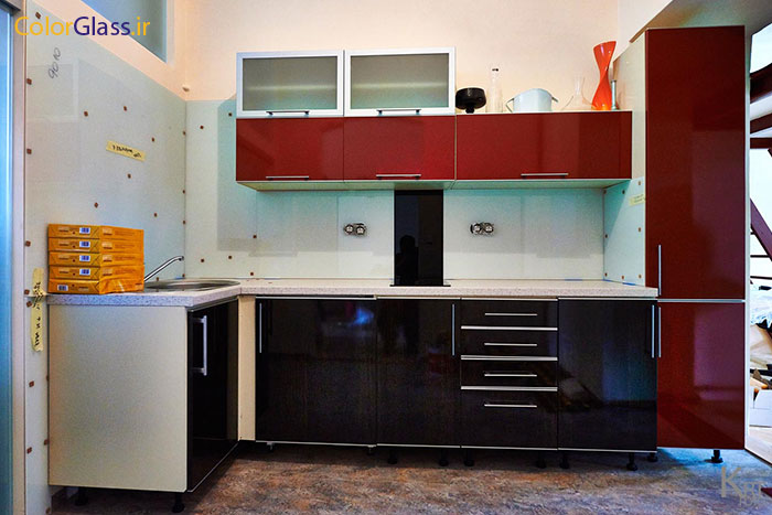 شیشه رنگی،شیشه رنگی مشکی